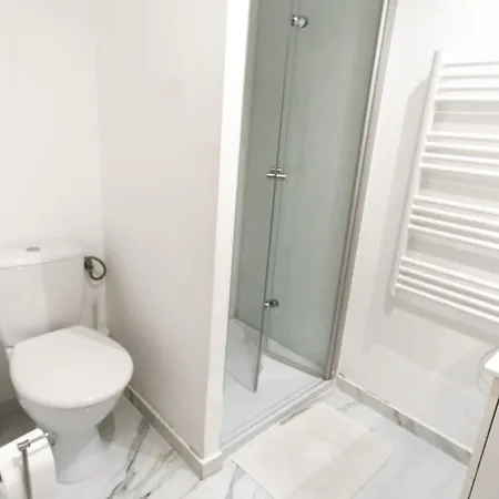 Appartement 1-4 Pers - Aeroport Cdg, Parc Expo, Villepinte - A L'Ombre Du Pin 