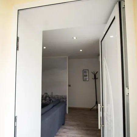 Appartement 1-4 Pers - Aeroport Cdg, Parc Expo, Villepinte - A L'Ombre Du Pin 