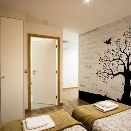 Appartement 1-4 Pers - Aeroport Cdg, Parc Expo, Villepinte - A L'Ombre Du Pin 