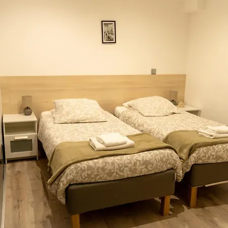 Appartement 1-4 Pers - Aeroport Cdg, Parc Expo, Villepinte - A L'Ombre Du Pin 