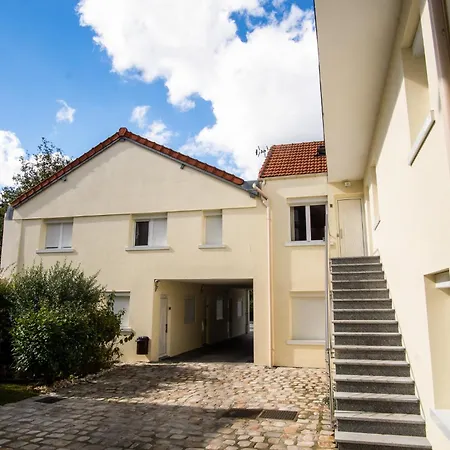 Appartement 1-4 Pers - Aeroport Cdg, Parc Expo, Villepinte - A L'Ombre Du Pin 