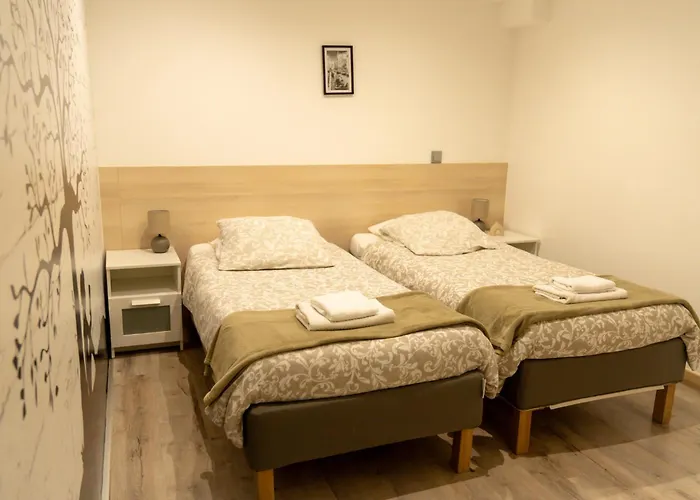 Appartement 1-4 Pers - Aeroport Cdg, Parc Expo, Villepinte - A L\'Ombre Du Pin \